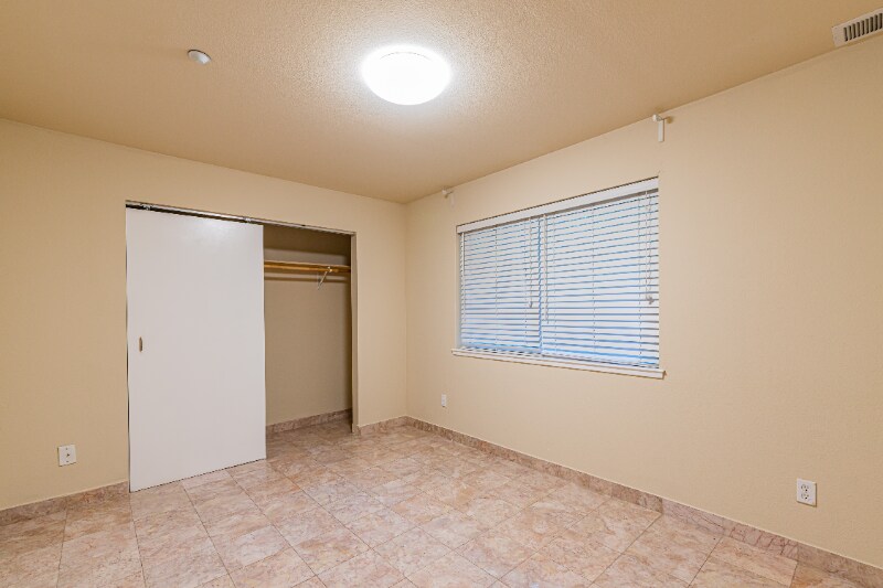 Building Photo - 120 Caldecott Ln