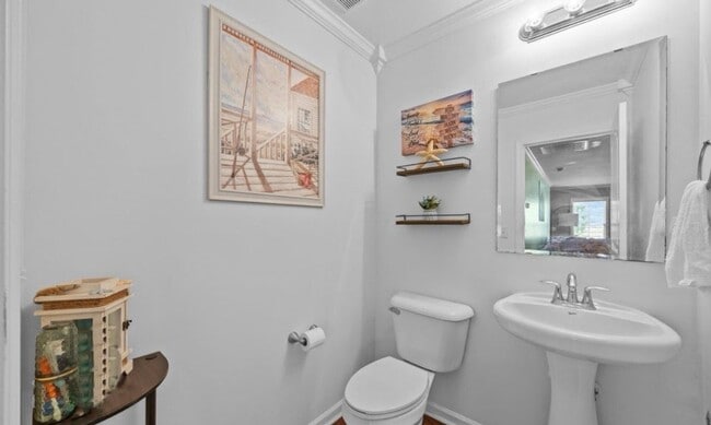 Building Photo - 553 Montego Ct