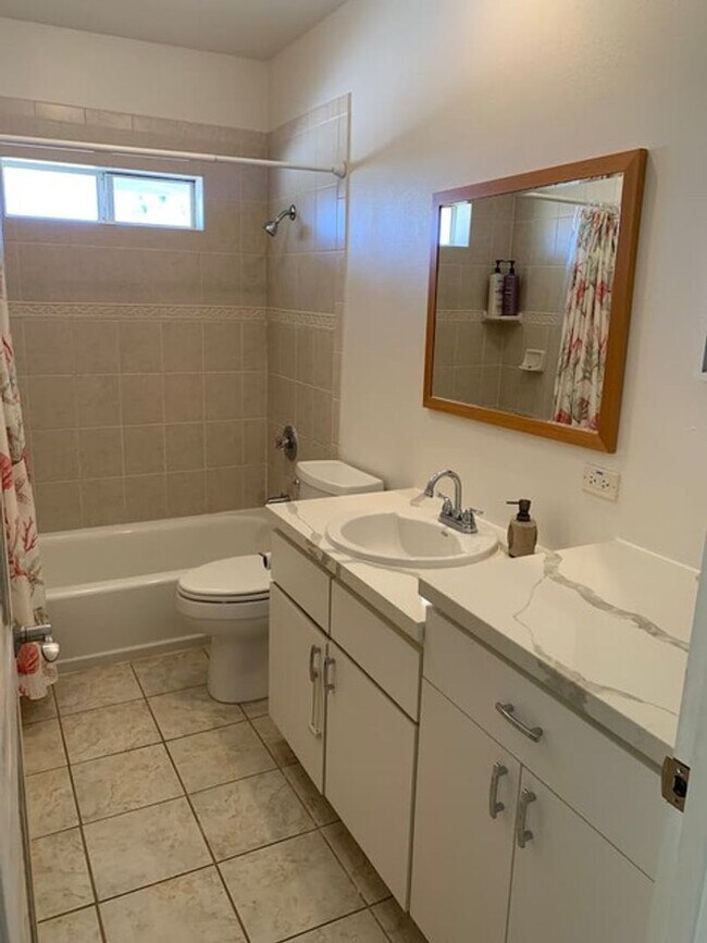 Building Photo - Charming Island Retreat – 3BR/2BA Home A B...