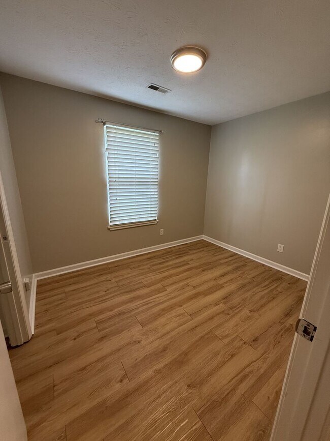Building Photo - 159 Anderson Ln