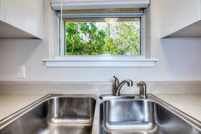 Building Photo - 203 E St