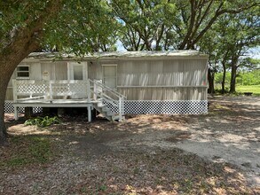 Building Photo - 3 bed 2 bath manufactures home available now