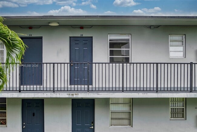 Building Photo - 4300 SW 67th Ave