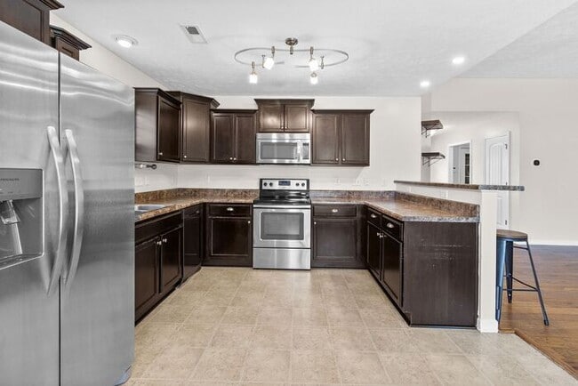 Building Photo - Well-Maintained 3 Bedroom, 2 Bath Home