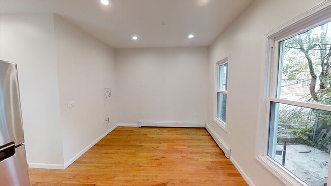Building Photo - 130 Putnam St