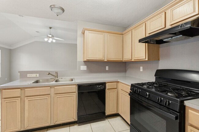 Building Photo - 21507 Bridgewater Pointe