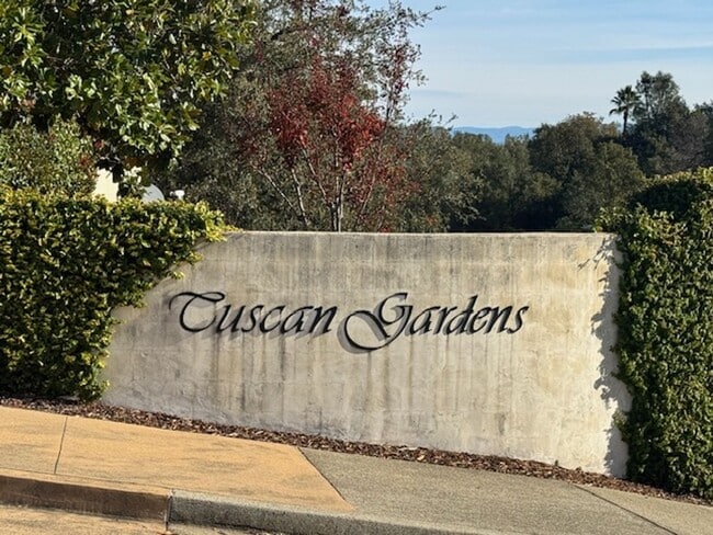 Building Photo - Upscale Modern 4 Bed | 2.5 Bath – Yard Maintenance Included | 2,271 Sq Ft | Prime Location