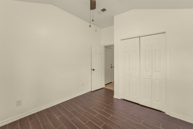 Building Photo - 18147 Dinner Creek Dr
