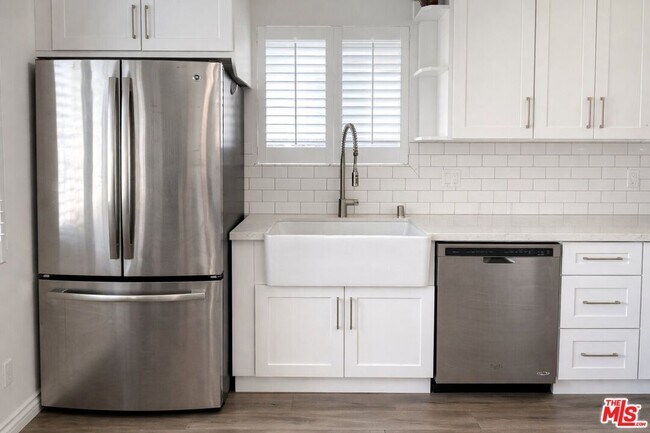 Building Photo - 10870 Whitburn St