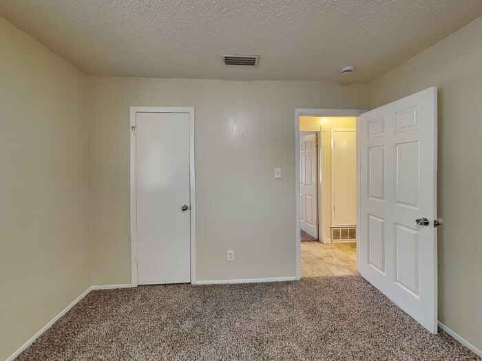 Building Photo - 1233 Saturn Dr