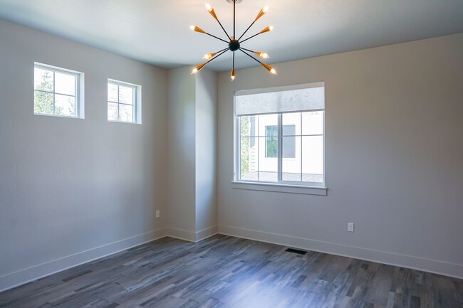 Building Photo - 2148