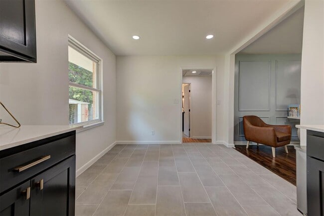 Building Photo - 1510 Melrose Dr