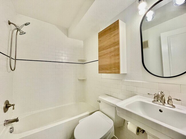 Building Photo - Adorable Condo in Perfect Fort Collins Location!