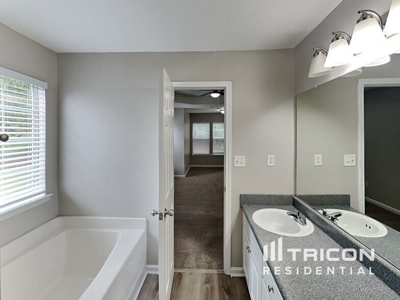 Building Photo - 708 Percevil Point