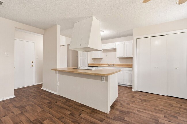Building Photo - 616 Reveille Rd