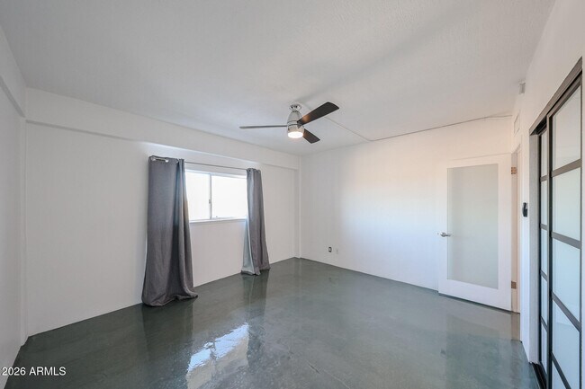 Building Photo - 353 E Thomas Rd