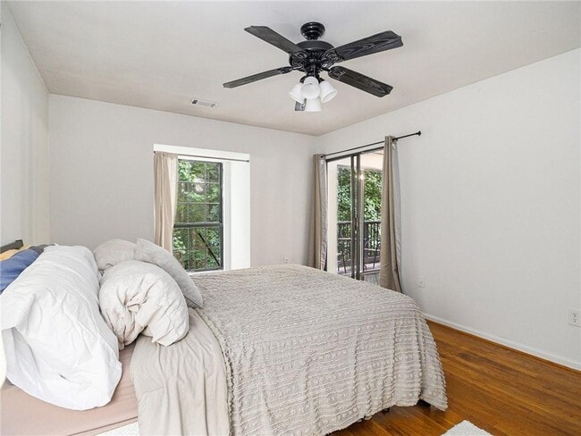 Building Photo - 3307 Pine Heights Dr NE