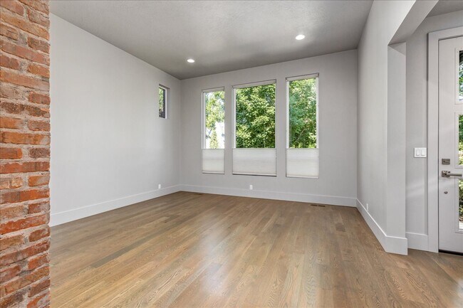 Building Photo - 2758 S Honeycomb Way