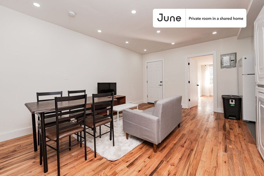 Building Photo - Private bedroom in 3 bed/1 bath Home