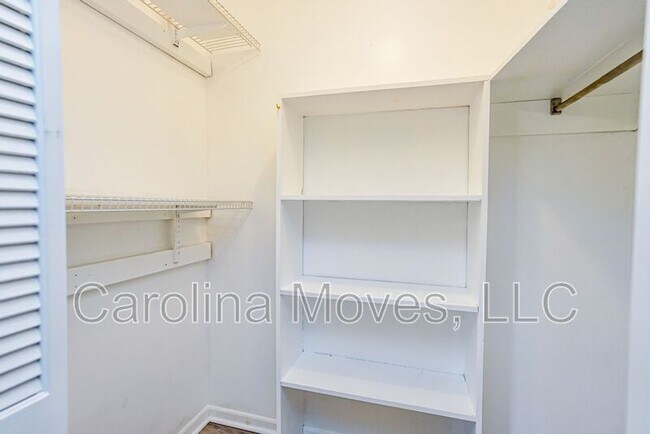 Building Photo - 403 Rosebud Ct