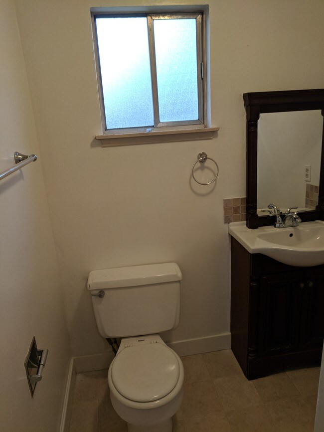 Building Photo - 2518 Knox Ave