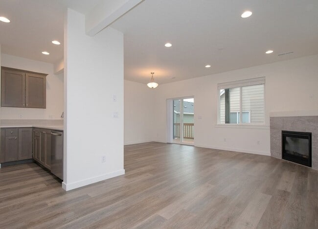 Building Photo - Brand New House