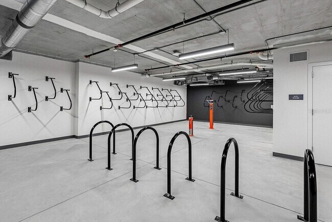 Building Photo - 425 Centerpointe Cir