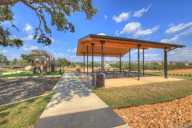 Building Photo - 1609 Ranch House