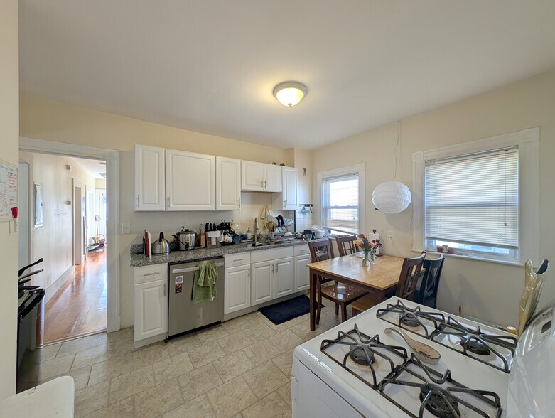 Primary Photo - 300 Boston Ave