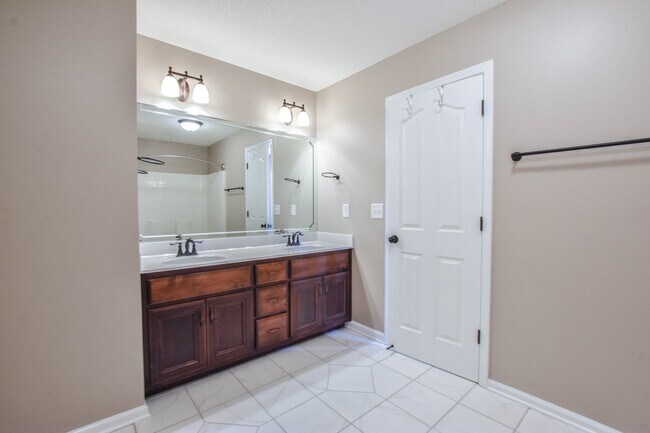 Building Photo - Pet Friendly in Fox Crossing!