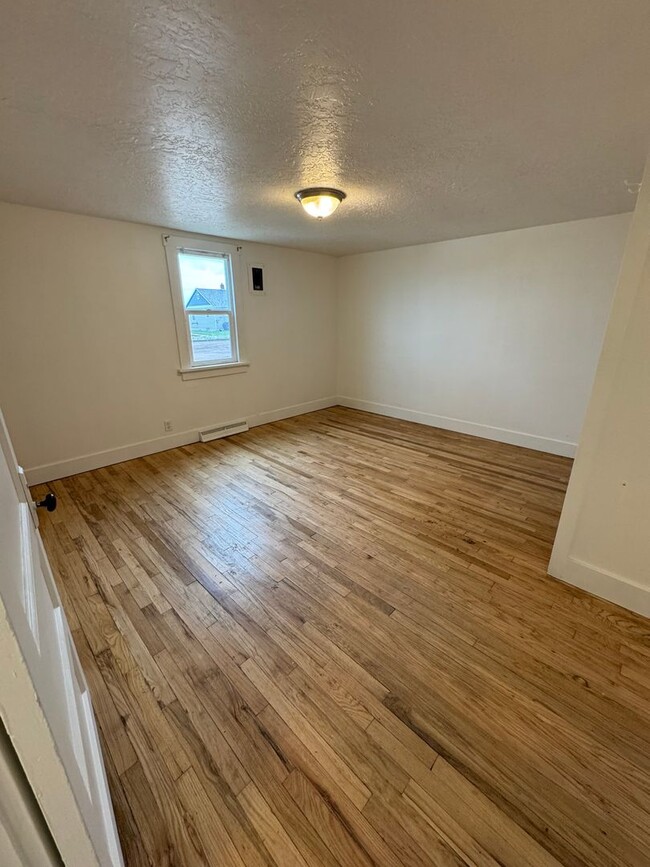 Building Photo - **RENTAL AVAILABLE**  Beautiful 2 Bedroom ...