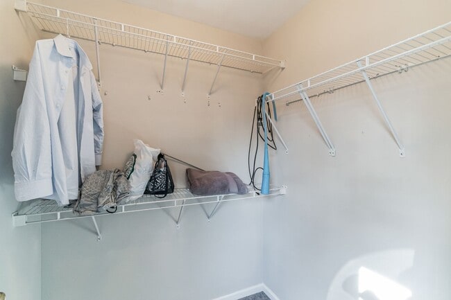Building Photo - 487 Fort Hill Cir