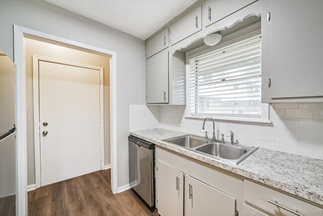 Building Photo - 1320 Barak Ln