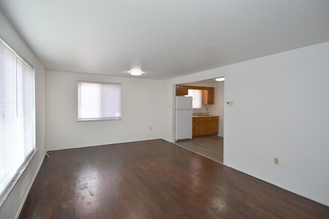 Building Photo - 3151 Glendale Ave