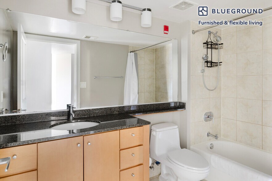 Building Photo - 4835 Cordell Ave