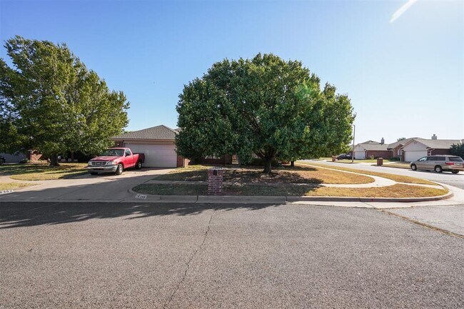 Building Photo - 16300 Seminole Pointe Pl