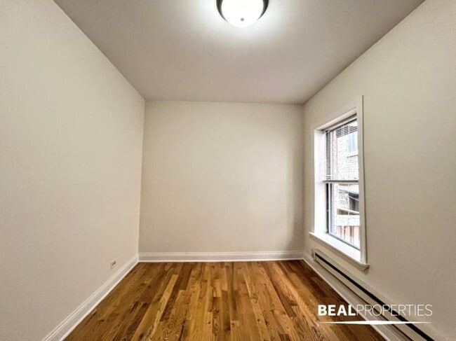 Building Photo - 1 bedroom in CHICAGO IL 60613