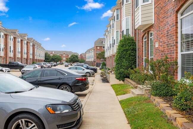 Building Photo - August 2026 Pre-Lease 4 bed Lakeridge - NO...