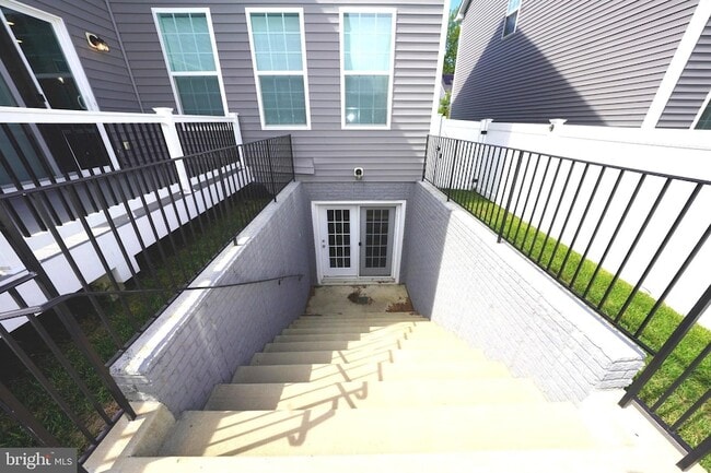 Building Photo - 10909 Meridian Hill Way