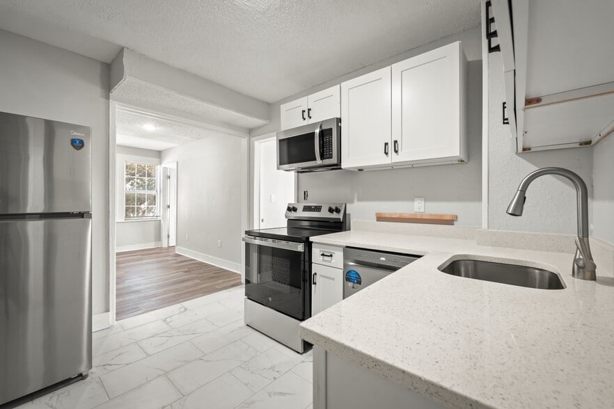 Building Photo - 3524 Boulevard