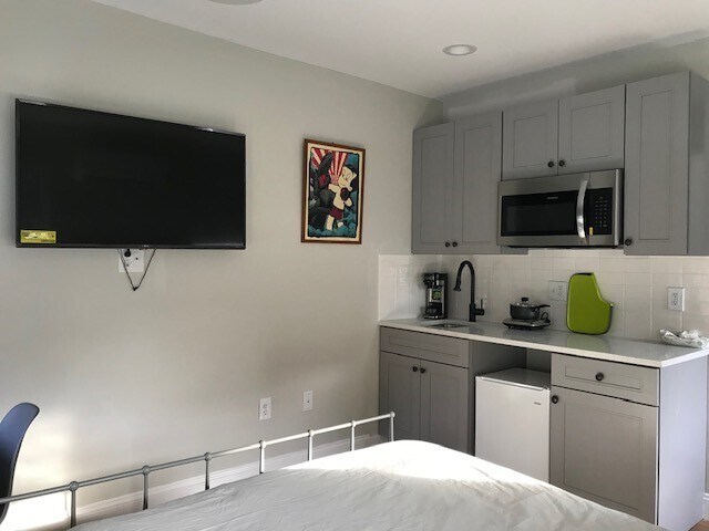 202 kitchenet - 3505 Race St