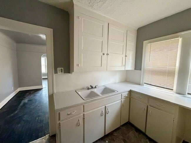 Building Photo - 14434 Mettetal St