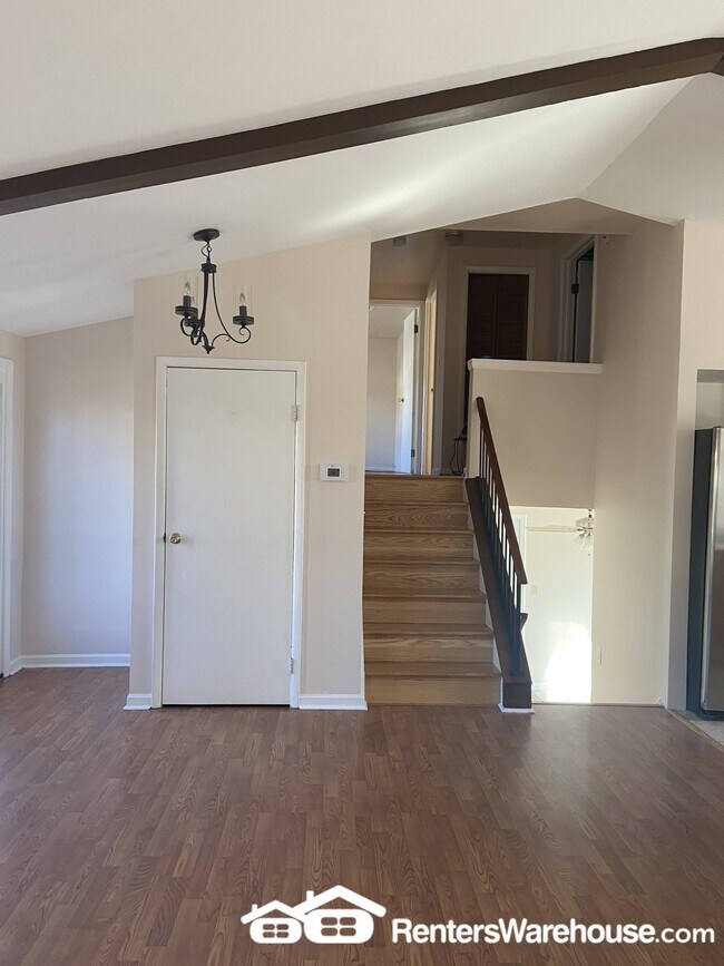 Building Photo - 750 Hyde Park Dr