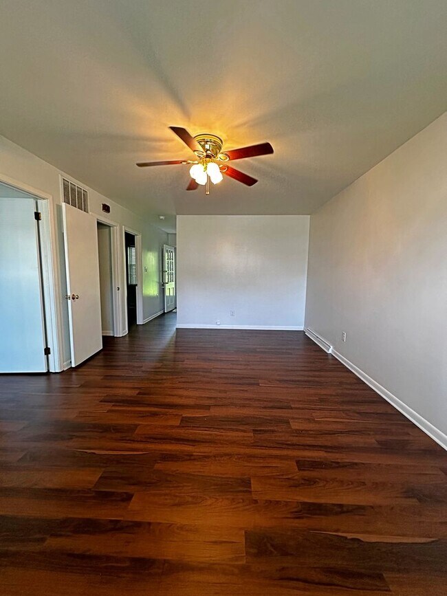 Building Photo - Alcoa City Duplex