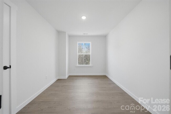 Building Photo - 403 15th Ave SW