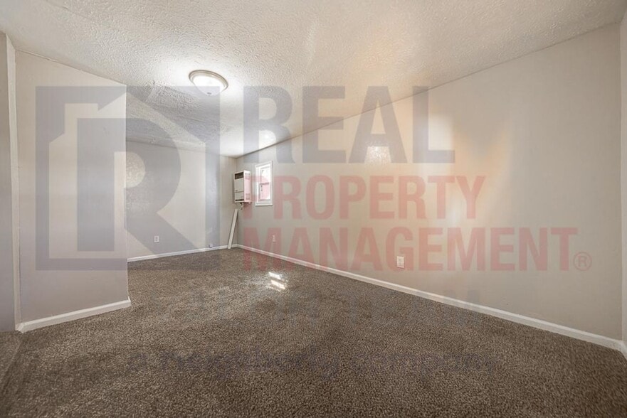 Building Photo - Cozy 3 Bed 1 Bath Single Family Home