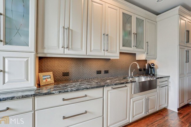 Building Photo - 2575 Peachtree Rd