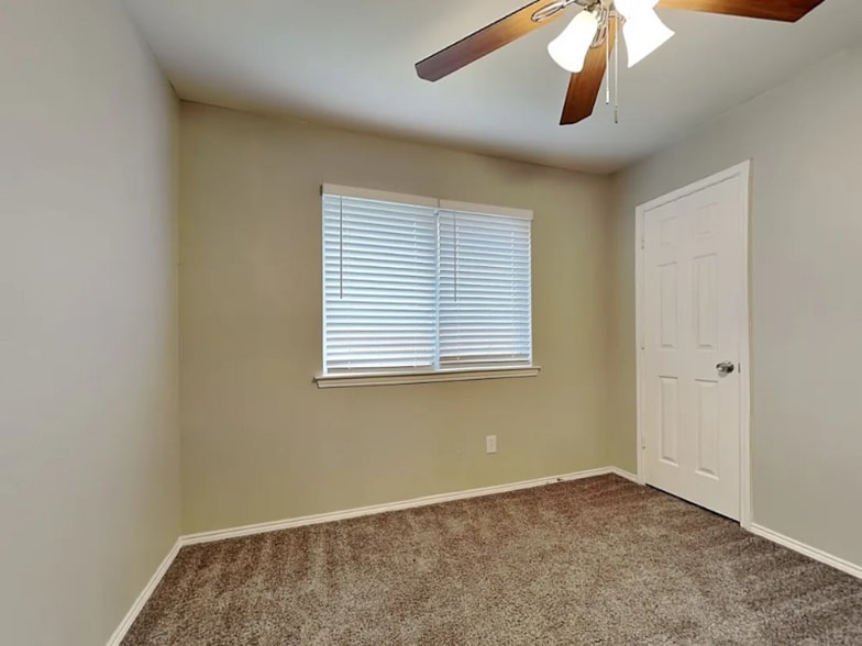 Building Photo - 3810 Sycamore Ln