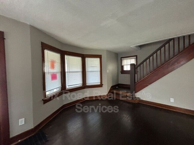 Building Photo - 4013 E 3rd St