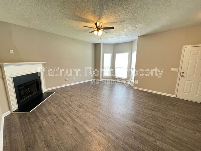 Building Photo - 4885 Robinson Square Dr